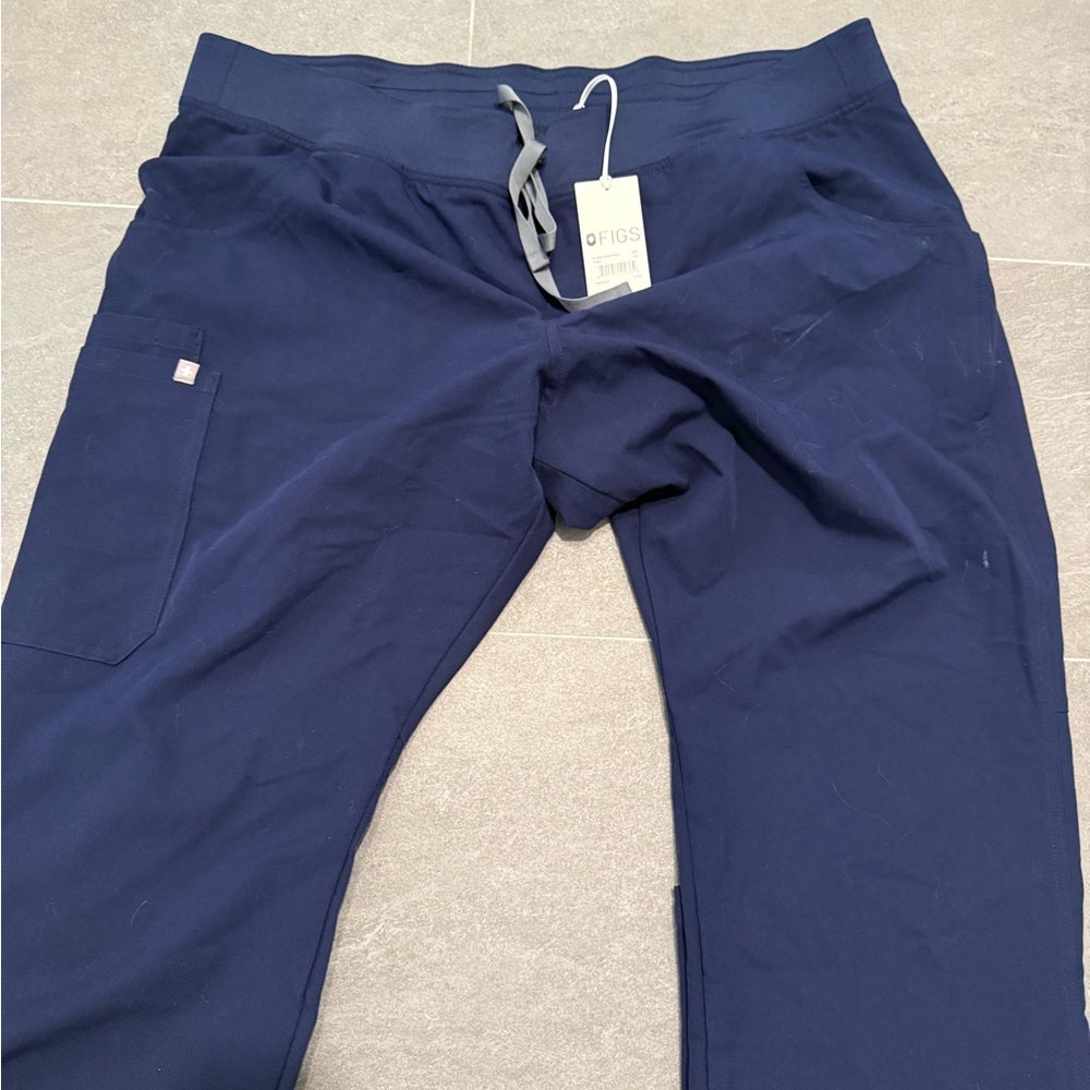 Figs Men's Navy Cargo scrub Pants